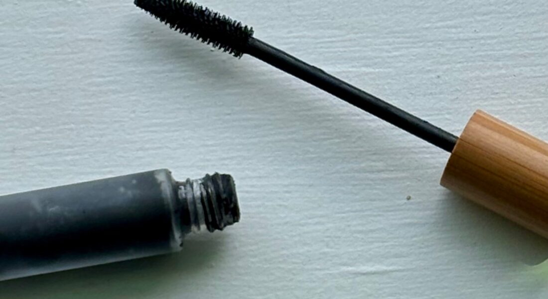 Best And Worst Non Toxic Mascara For Straight, Downward-Pointing Lashes