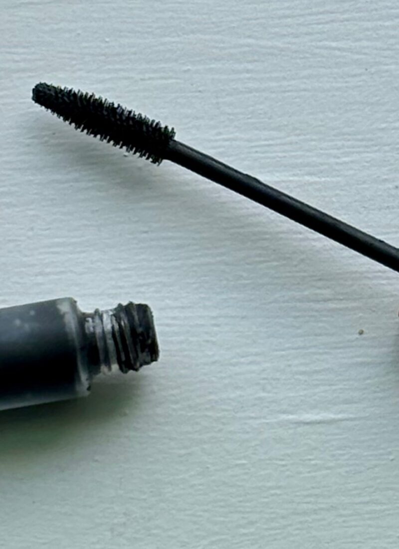 Best And Worst Non Toxic Mascara For Straight, Downward-Pointing Lashes